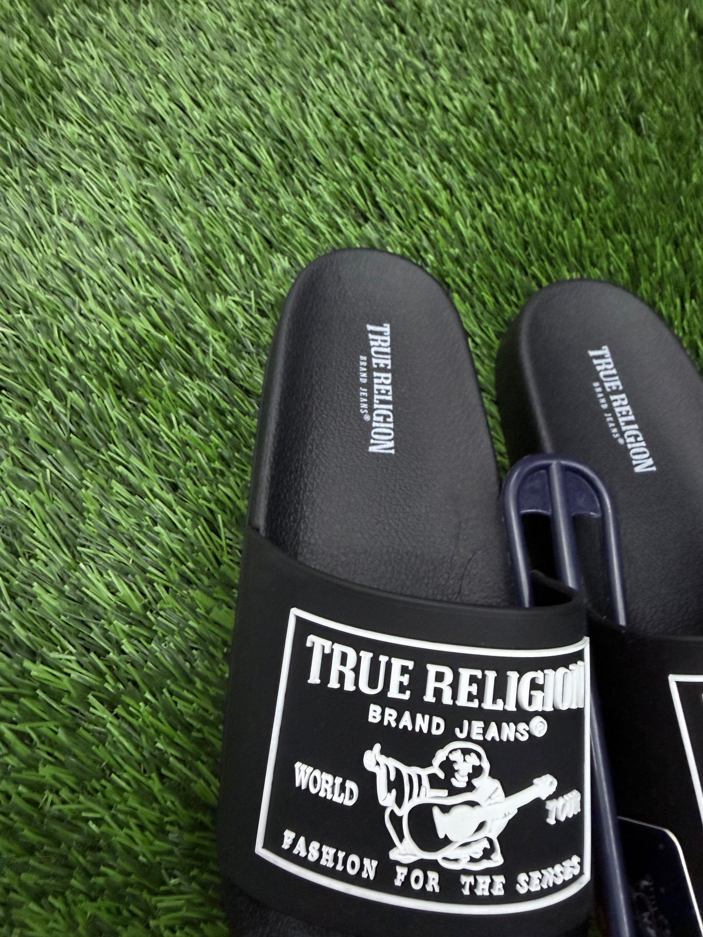 Chanclas True Religión